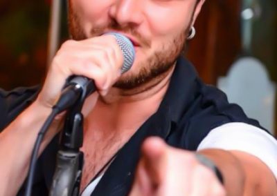 Tavi Clonda & Band s-au infiintat in anul 2013